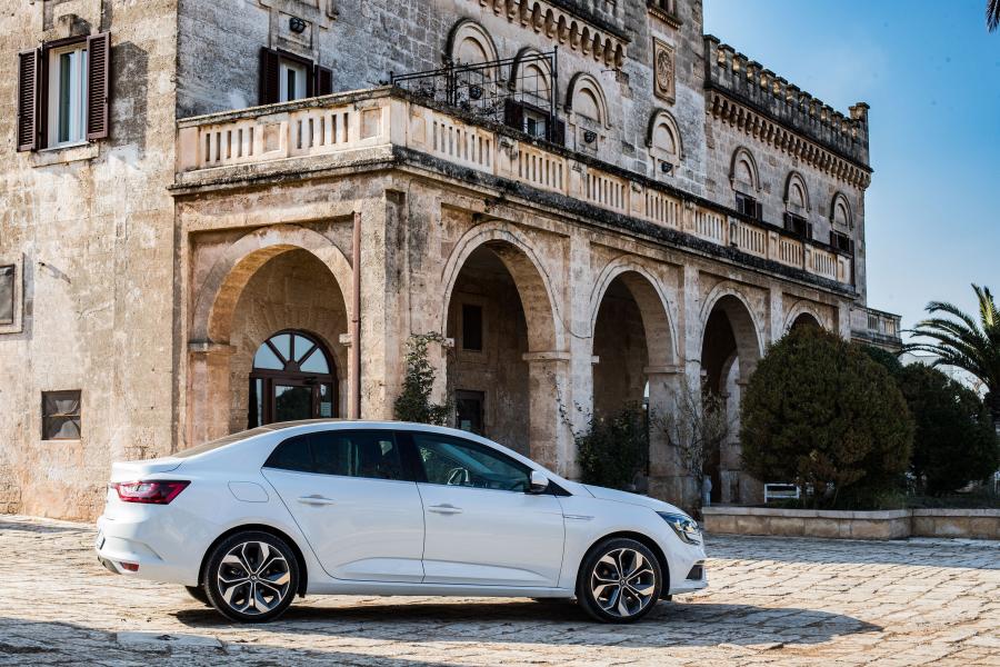  Renault Megane Sedan 2016 года  (фото 18 из 52)